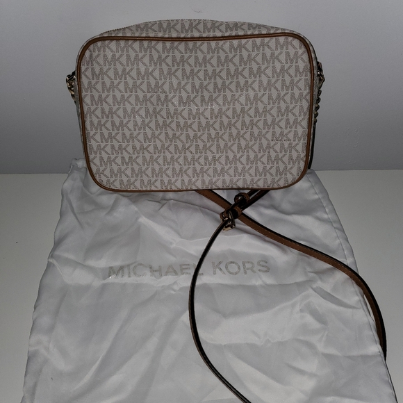 Michael Kors crossbody - Picture 7 of 7